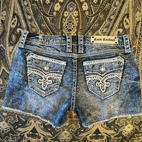 Rock Revival 30 NWT Blue Denim Shorts with White Stitching & rhinestones - Picture 5 of 16